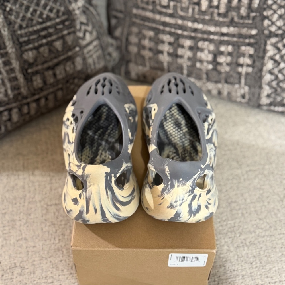 Yeezy Foam Runner MXT Moon Gray - Picture 5 of 8